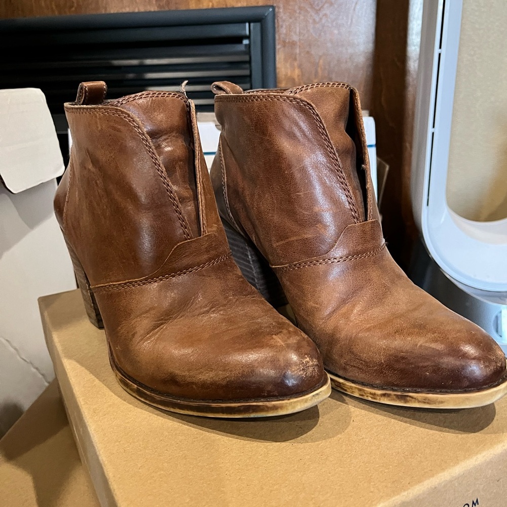 Lucky Brand Brown Ankle Boots with Polished Leather Finish